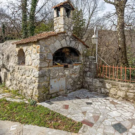 2 Bedroom Pet Friendly In *