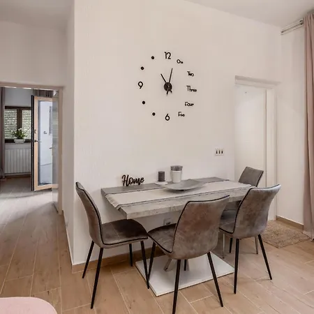 Lägenhet Stunning In With Wifi